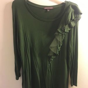 Adrienne Vittadini Cute top with ruffle swag!